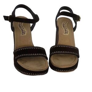 Sketchers Something Else Chunky. Embroided Platform Heel